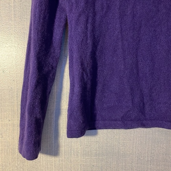 LORD & TAYLOR 100% Cashmere Turtleneck - Picture 2 of 7